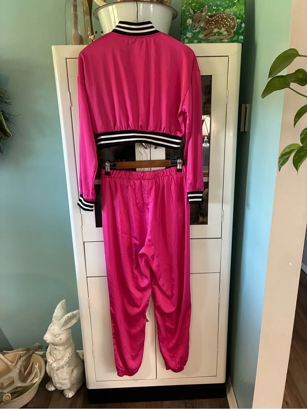 Daisy sz M Hot Pink Cropped Set with Striped Trim euc